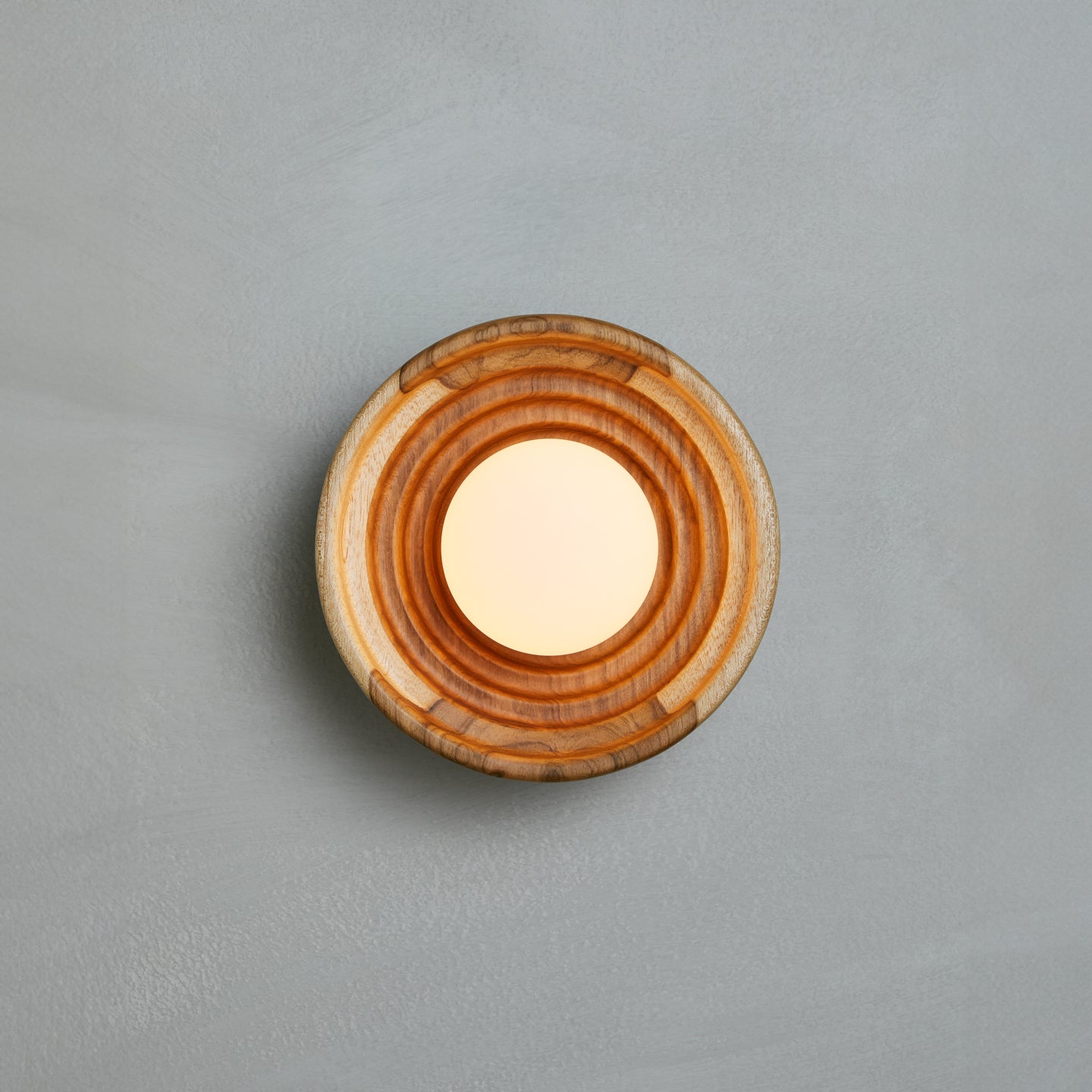 Bruma Wall Sconce in teak and aged brass, detail, Studio Baldo