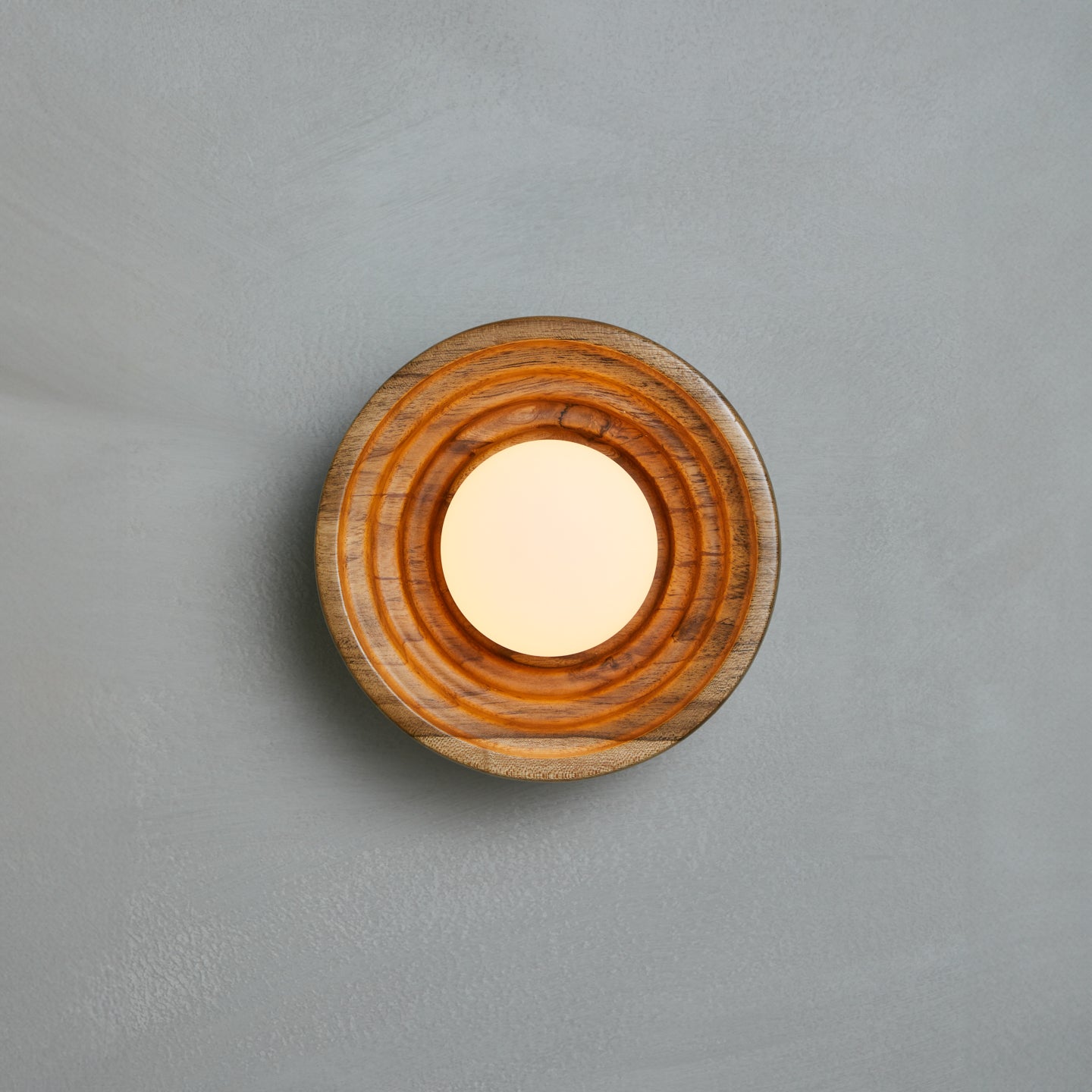 Bruma Wall Sconce in teak and aged brass, Studio Baldo