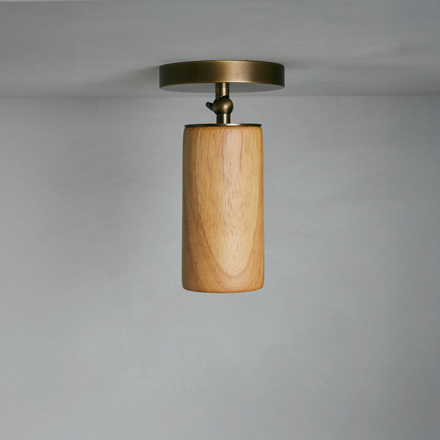 Rayo Ceiling Mount in oak, Studio Baldo